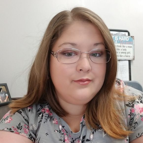 Meet your Posher, Elaina - Picture 1 of 1